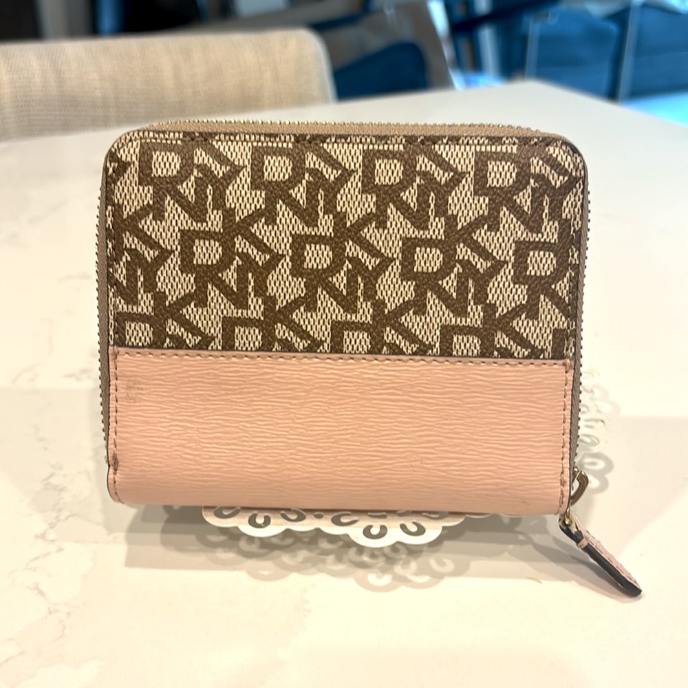 DKNY Wallet - Picture 2 of 5